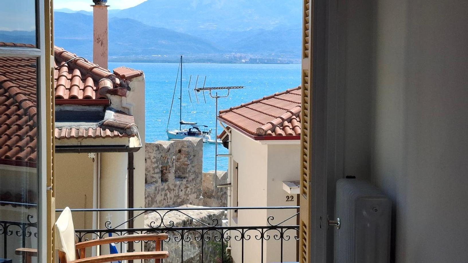 Nafpaktos Apartment And Studios In Port Exterior photo