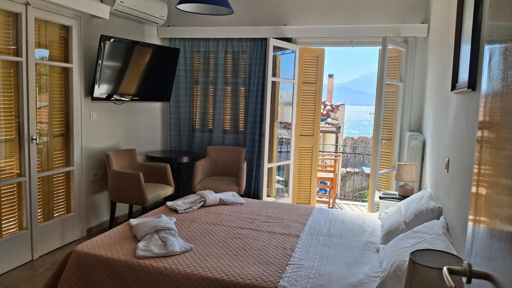Nafpaktos Apartment And Studios In Port Exterior photo